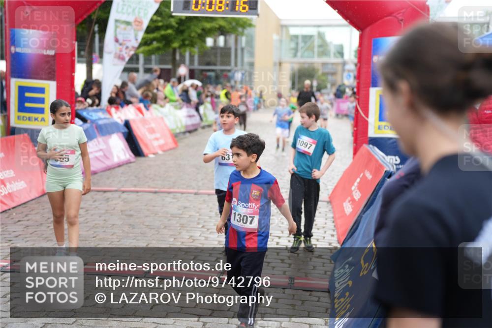12.06.2026 - Holstenköstenlauf LAZAROV Photography http://msf.ph/oto/9742796 12.06.2026 16:38:18 Laufen 0, 08, 16, 63, 1307, 1097, 178, 275, 506, 631, 716, 889, 973, 977, 1088, 1097, 1461 meine-sportfotos.de
