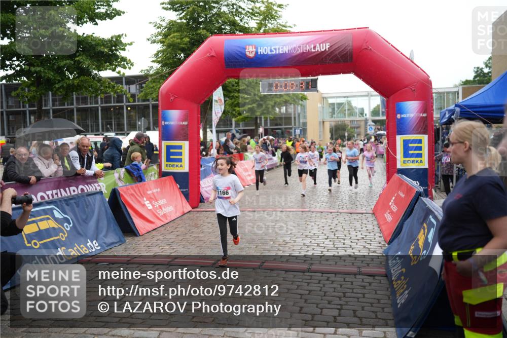12.06.2026 - Holstenköstenlauf LAZAROV Photography http://msf.ph/oto/9742812 12.06.2026 16:38:33 Laufen 1166, 1922, 265, 267, 616, 618, 894, 1158, 1159, 1166, 1287, 1456, 1562 meine-sportfotos.de