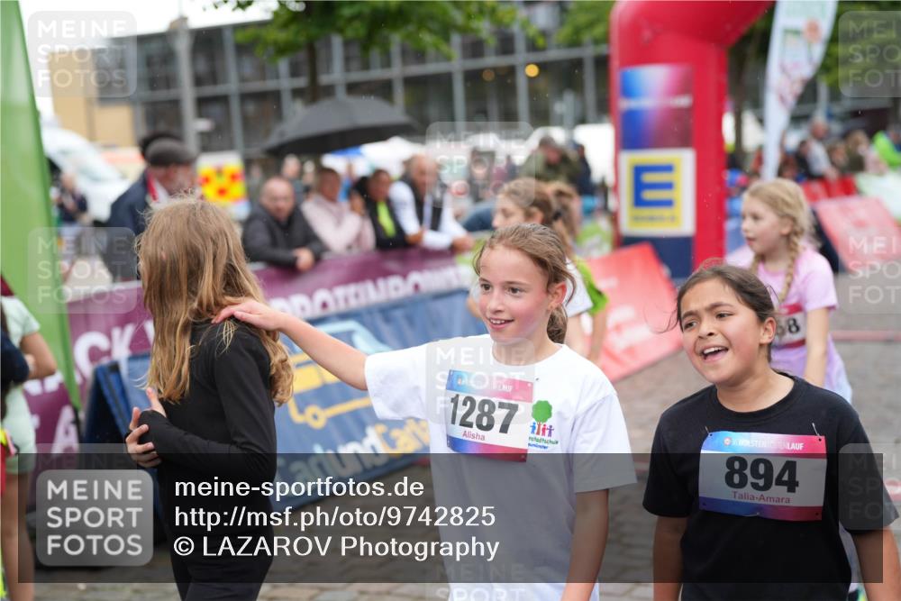 12.06.2026 - Holstenköstenlauf LAZAROV Photography http://msf.ph/oto/9742825 12.06.2026 16:38:40 Laufen 1287, 36, 894, 626, 627, 709, 717, 1456, 1562 meine-sportfotos.de