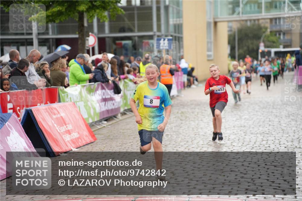12.06.2026 - Holstenköstenlauf LAZAROV Photography http://msf.ph/oto/9742842 12.06.2026 16:38:55 Laufen 453, 8, 1453 meine-sportfotos.de