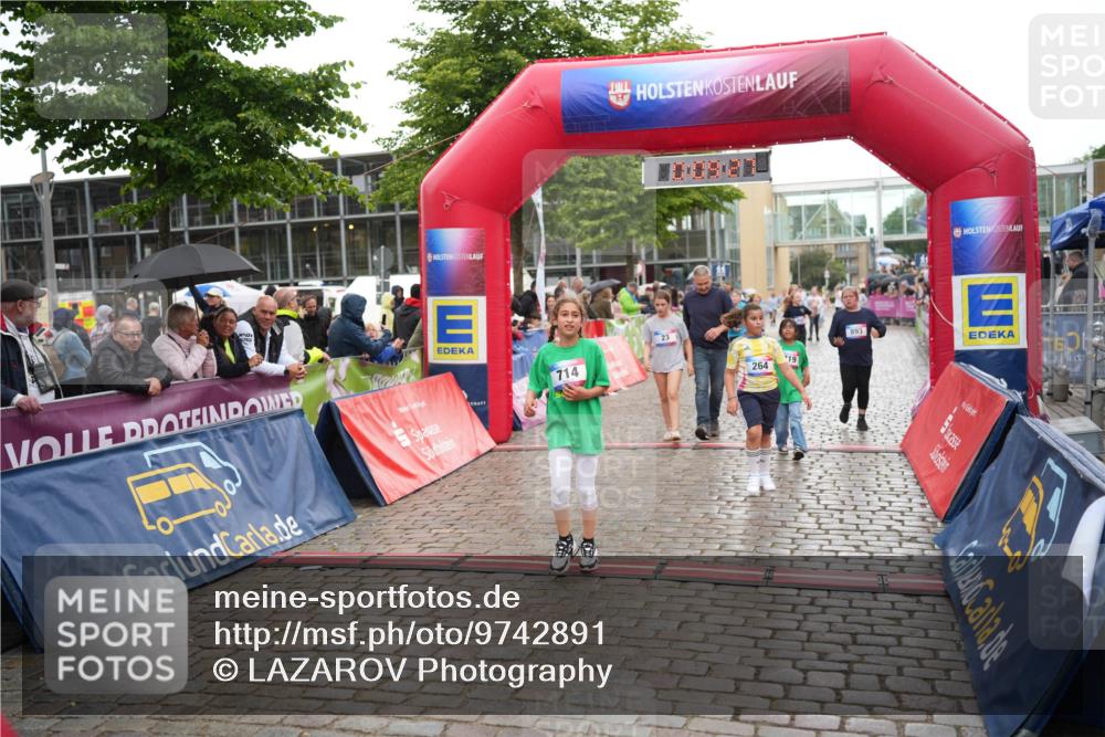 12.06.2026 - Holstenköstenlauf LAZAROV Photography http://msf.ph/oto/9742891 12.06.2026 16:39:29 Laufen 714, 19, 264, 893, 60, 23, 253, 264, 719, 892, 893, 1078, 1095 meine-sportfotos.de