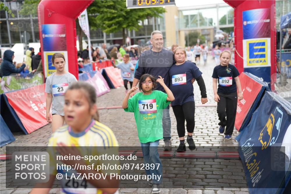 12.06.2026 - Holstenköstenlauf LAZAROV Photography http://msf.ph/oto/9742897 12.06.2026 16:39:33 Laufen 23, 264, 1476, 719, 893, 892, 253, 278, 619, 892, 1078, 1095 meine-sportfotos.de
