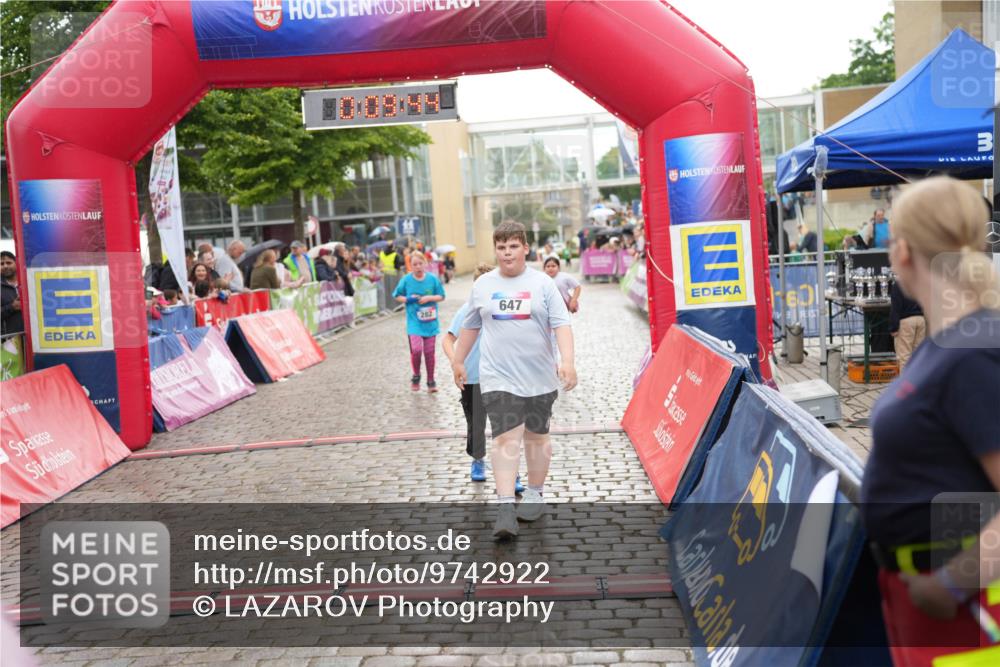 12.06.2026 - Holstenköstenlauf LAZAROV Photography http://msf.ph/oto/9742922 12.06.2026 16:39:46 Laufen 3, 282, 647, 282, 633, 647, 1178 meine-sportfotos.de