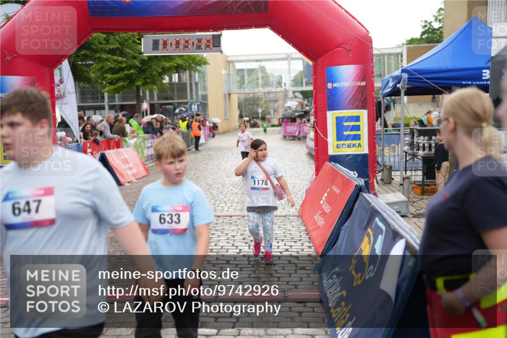 12.06.2026 - Holstenköstenlauf LAZAROV Photography http://msf.ph/oto/9742926 12.06.2026 16:39:51 Laufen 647, 633, 1178, 3, 282, 1178 meine-sportfotos.de
