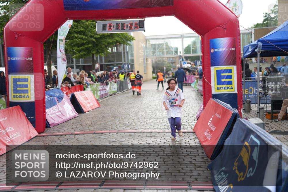 12.06.2026 - Holstenköstenlauf LAZAROV Photography http://msf.ph/oto/9742962 12.06.2026 16:41:58 Laufen 262, 160, 11, 160, 13, 262 meine-sportfotos.de