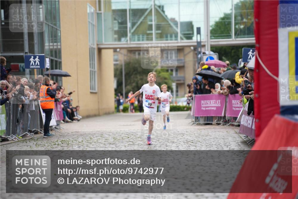 12.06.2026 - Holstenköstenlauf LAZAROV Photography http://msf.ph/oto/9742977 12.06.2026 16:49:51 Laufen 80, 80, 83 meine-sportfotos.de