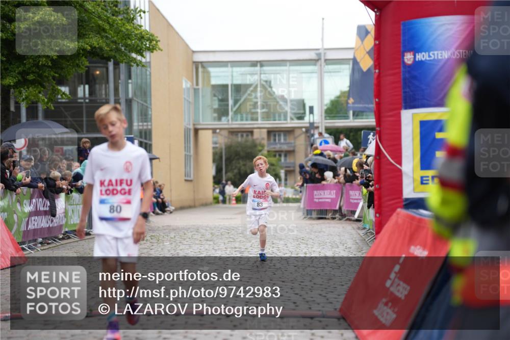 12.06.2026 - Holstenköstenlauf LAZAROV Photography http://msf.ph/oto/9742983 12.06.2026 16:49:56 Laufen 80, 83, 80, 83 meine-sportfotos.de