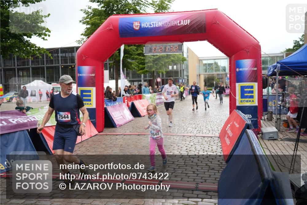 12.06.2026 - Holstenköstenlauf LAZAROV Photography http://msf.ph/oto/9743422 12.06.2026 17:06:31 Laufen 7544, 7542, 3726 meine-sportfotos.de