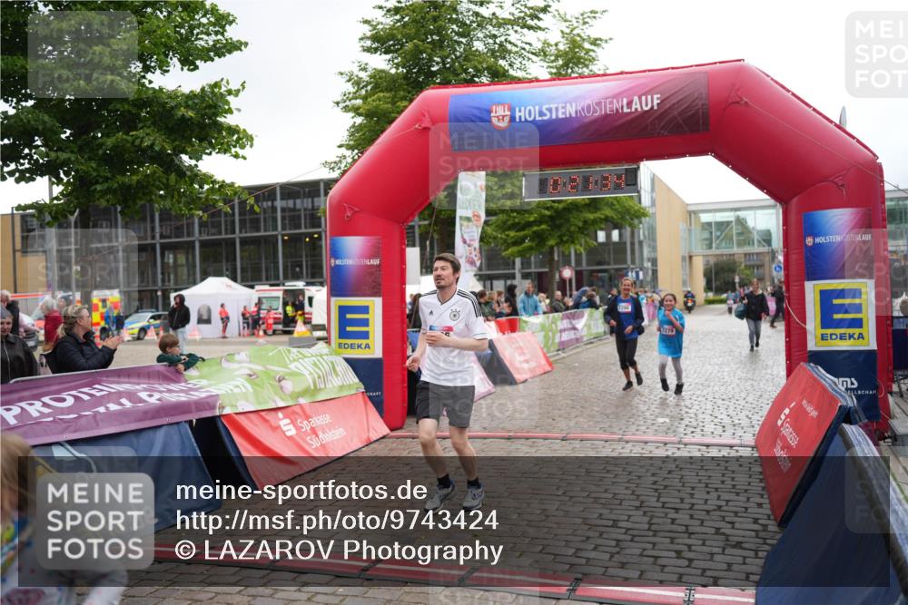 12.06.2026 - Holstenköstenlauf LAZAROV Photography http://msf.ph/oto/9743424 12.06.2026 17:06:33 Laufen 7296, 7279 meine-sportfotos.de