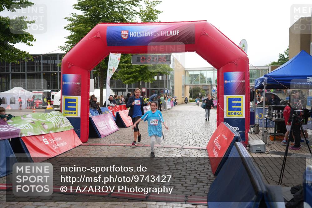 12.06.2026 - Holstenköstenlauf LAZAROV Photography http://msf.ph/oto/9743427 12.06.2026 17:06:34 Laufen 7298, 7279 meine-sportfotos.de