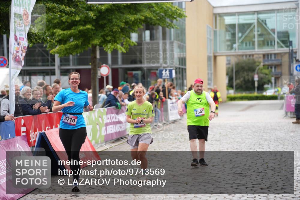 12.06.2026 - Holstenköstenlauf LAZAROV Photography http://msf.ph/oto/9743569 12.06.2026 17:10:54 Laufen 3710, 42, 7507 meine-sportfotos.de