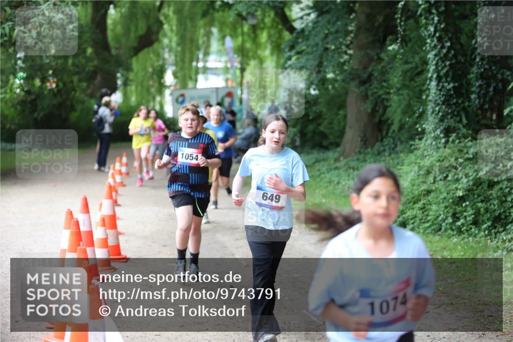 12.06.2026 - Holstenköstenlauf Andreas Tolksdorf http://msf.ph/oto/9743791 12.06.2026 16:54:53 Laufen 1054, 649, 1074 meine-sportfotos.de