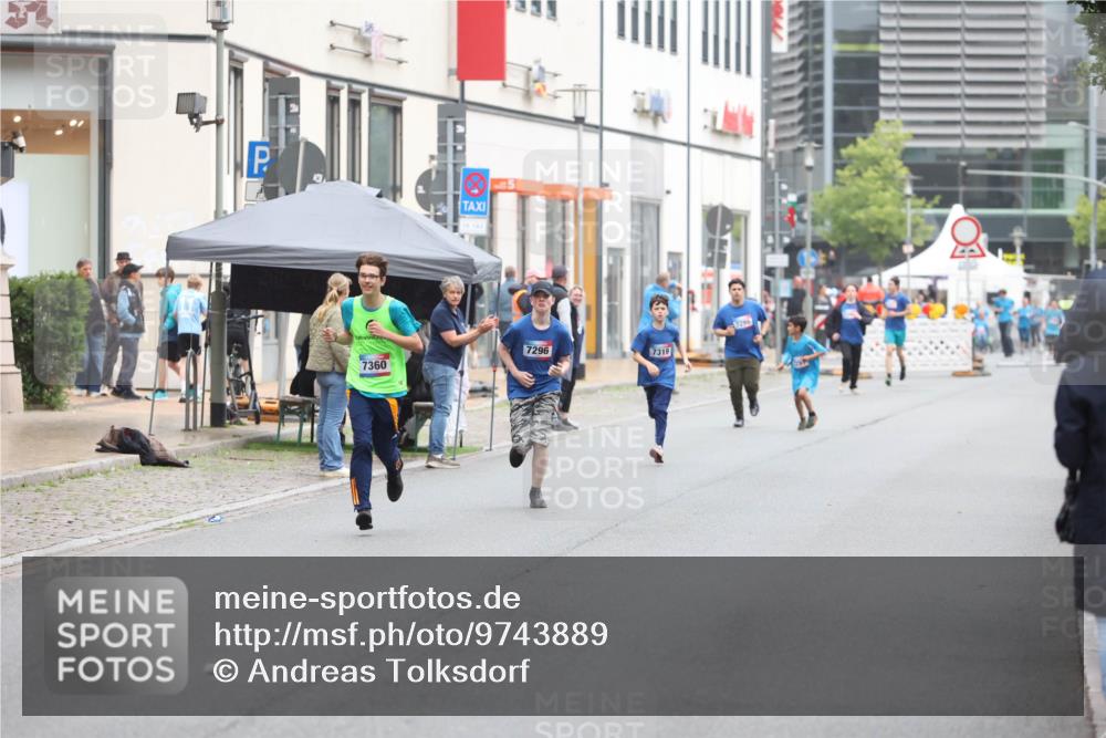 12.06.2026 - Holstenköstenlauf Andreas Tolksdorf http://msf.ph/oto/9743889 12.06.2026 17:06:44 Laufen 7299, 7360, 7296, 7319 meine-sportfotos.de