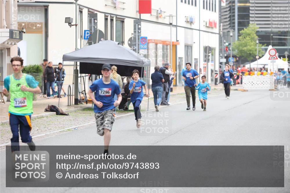 12.06.2026 - Holstenköstenlauf Andreas Tolksdorf http://msf.ph/oto/9743893 12.06.2026 17:06:48 Laufen 7360, 7296, 7319, 7299, 7291 meine-sportfotos.de