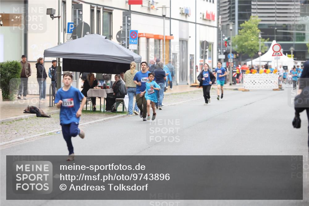 12.06.2026 - Holstenköstenlauf Andreas Tolksdorf http://msf.ph/oto/9743896 12.06.2026 17:06:50 Laufen 7319, 5, 7299, 7291, 7295 meine-sportfotos.de