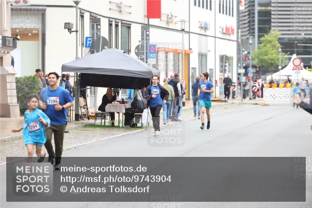 12.06.2026 - Holstenköstenlauf Andreas Tolksdorf http://msf.ph/oto/9743904 12.06.2026 17:06:56 Laufen 7291, 7299, 7295, 7317 meine-sportfotos.de