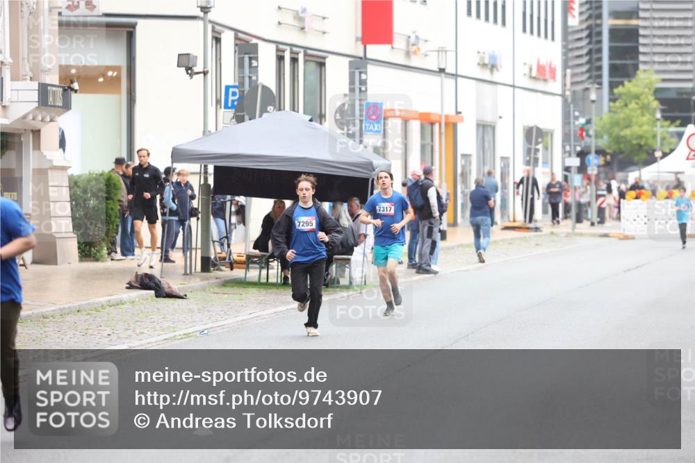 12.06.2026 - Holstenköstenlauf Andreas Tolksdorf http://msf.ph/oto/9743907 12.06.2026 17:06:58 Laufen 7295, 7317 meine-sportfotos.de