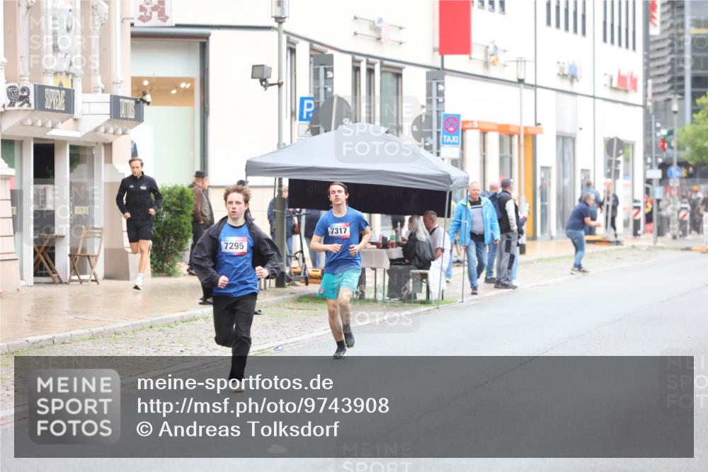 12.06.2026 - Holstenköstenlauf Andreas Tolksdorf http://msf.ph/oto/9743908 12.06.2026 17:07:00 Laufen 7295, 7317 meine-sportfotos.de