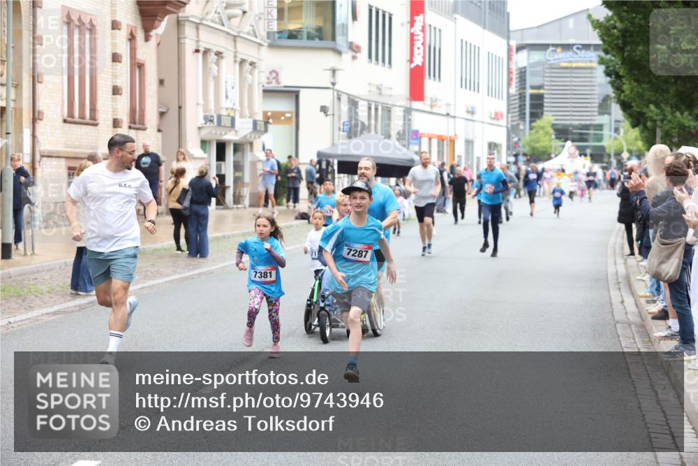 12.06.2026 - Holstenköstenlauf Andreas Tolksdorf http://msf.ph/oto/9743946 12.06.2026 17:07:39 Laufen 7381, 7287 meine-sportfotos.de