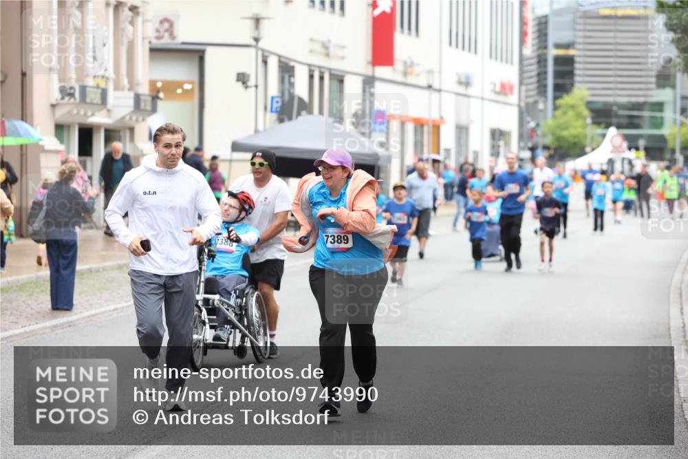 12.06.2026 - Holstenköstenlauf Andreas Tolksdorf http://msf.ph/oto/9743990 12.06.2026 17:08:25 Laufen 7388, 7389 meine-sportfotos.de