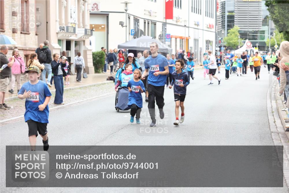 12.06.2026 - Holstenköstenlauf Andreas Tolksdorf http://msf.ph/oto/9744001 12.06.2026 17:08:33 Laufen 303, 7384, 7307, 7311, 7312 meine-sportfotos.de