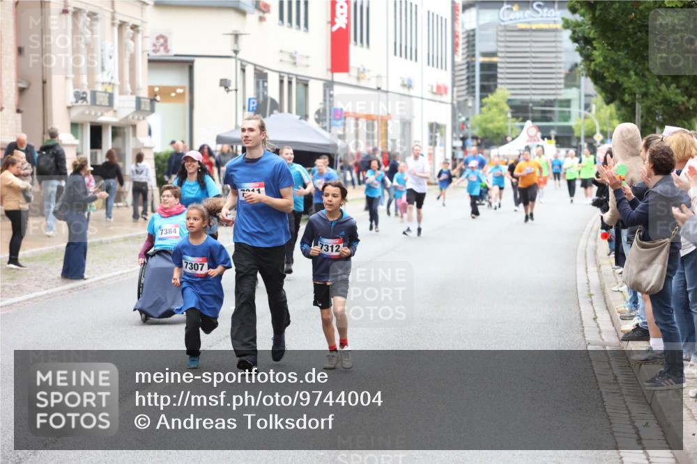 12.06.2026 - Holstenköstenlauf Andreas Tolksdorf http://msf.ph/oto/9744004 12.06.2026 17:08:35 Laufen 7384, 7307, 011, 7312 meine-sportfotos.de