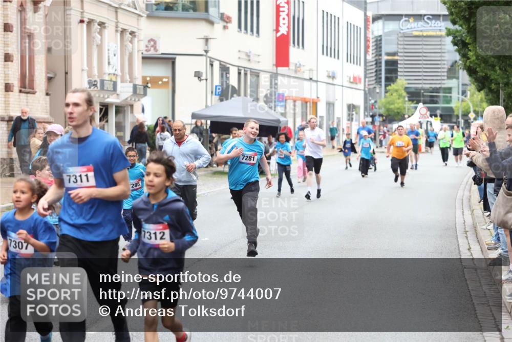 12.06.2026 - Holstenköstenlauf Andreas Tolksdorf http://msf.ph/oto/9744007 12.06.2026 17:08:37 Laufen 7307, 7311, 285, 7312, 7281 meine-sportfotos.de