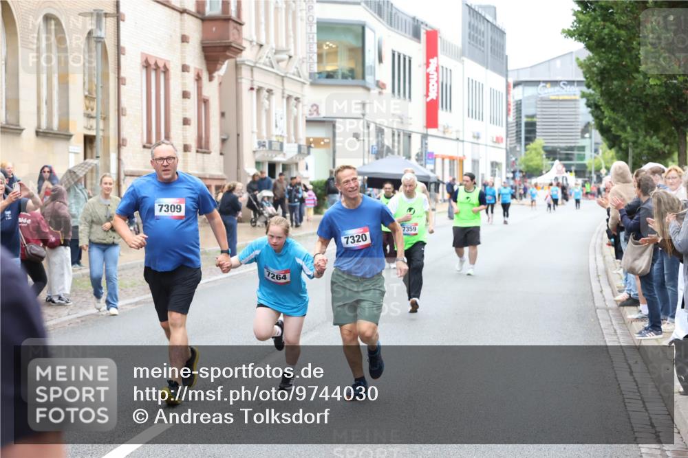 12.06.2026 - Holstenköstenlauf Andreas Tolksdorf http://msf.ph/oto/9744030 12.06.2026 17:08:58 Laufen 7309, 7264, 7320, 7359 meine-sportfotos.de