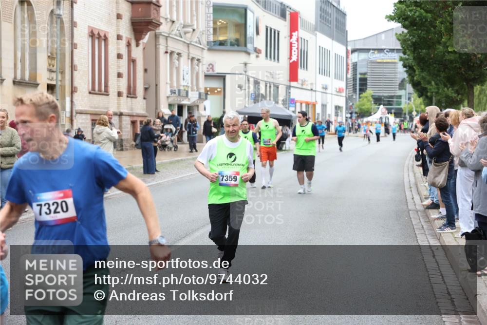 12.06.2026 - Holstenköstenlauf Andreas Tolksdorf http://msf.ph/oto/9744032 12.06.2026 17:09:00 Laufen 7320, 7359 meine-sportfotos.de