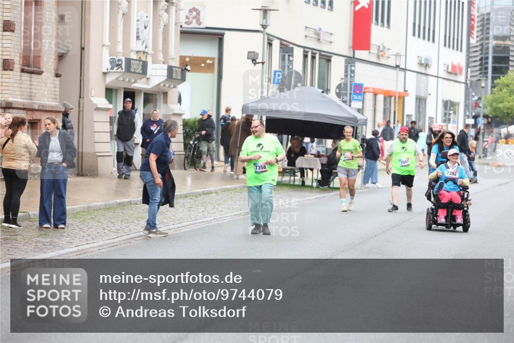 12.06.2026 - Holstenköstenlauf Andreas Tolksdorf http://msf.ph/oto/9744079 12.06.2026 17:10:36 Laufen 7358, 7507, 7392 meine-sportfotos.de