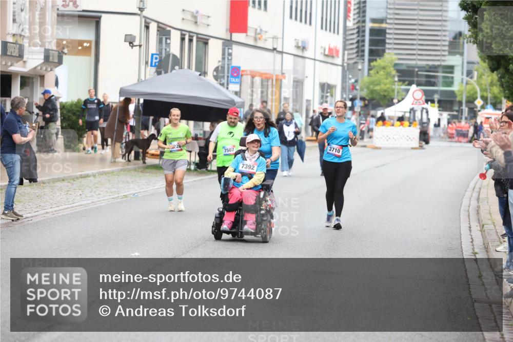 12.06.2026 - Holstenköstenlauf Andreas Tolksdorf http://msf.ph/oto/9744087 12.06.2026 17:10:42 Laufen 7507, 7392, 3710 meine-sportfotos.de