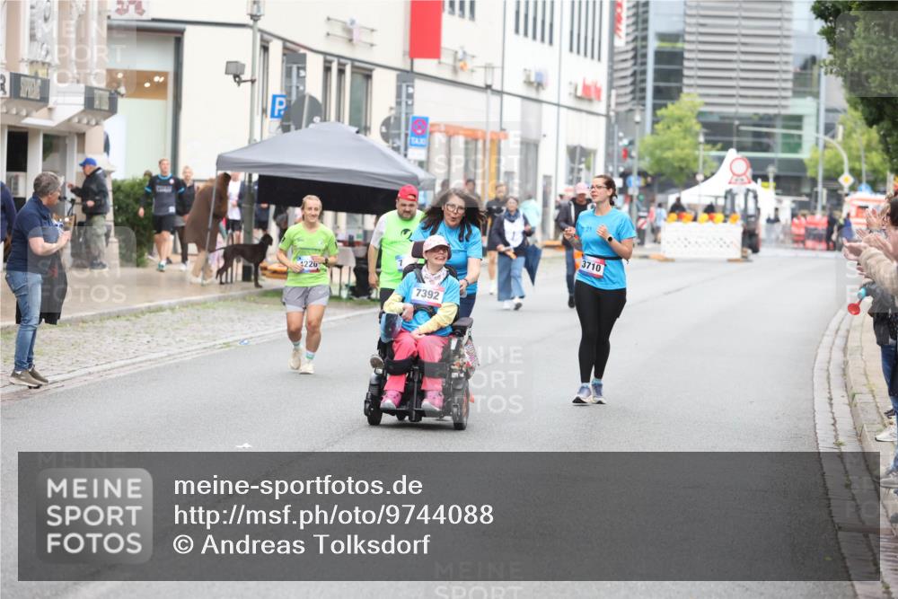 12.06.2026 - Holstenköstenlauf Andreas Tolksdorf http://msf.ph/oto/9744088 12.06.2026 17:10:42 Laufen 4226, 7392, 3710 meine-sportfotos.de