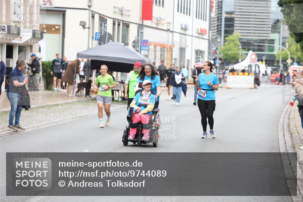 12.06.2026 - Holstenköstenlauf Andreas Tolksdorf http://msf.ph/oto/9744089 12.06.2026 17:10:42 Laufen 7392, 3710 meine-sportfotos.de