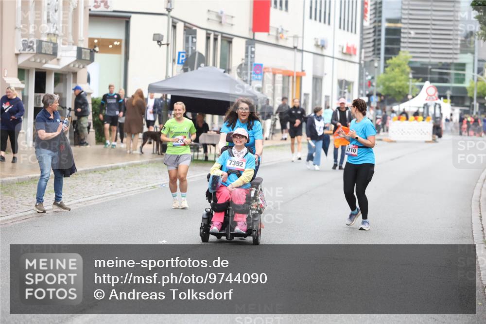 12.06.2026 - Holstenköstenlauf Andreas Tolksdorf http://msf.ph/oto/9744090 12.06.2026 17:10:43 Laufen 7392, 3710 meine-sportfotos.de