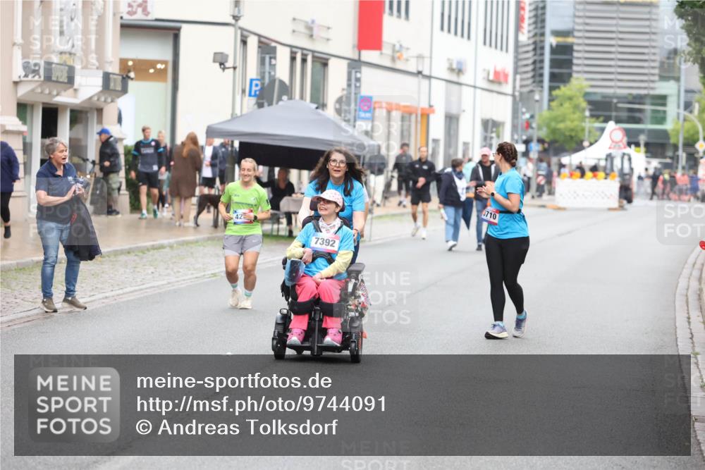12.06.2026 - Holstenköstenlauf Andreas Tolksdorf http://msf.ph/oto/9744091 12.06.2026 17:10:44 Laufen 42, 479, 7392, 3710 meine-sportfotos.de