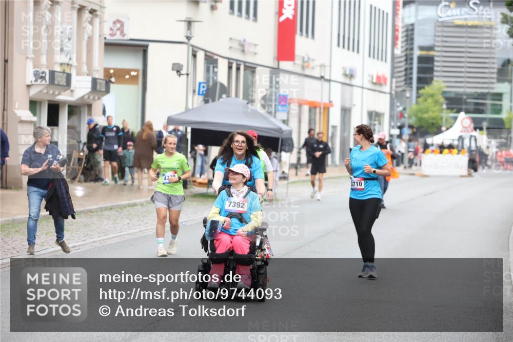 12.06.2026 - Holstenköstenlauf Andreas Tolksdorf http://msf.ph/oto/9744093 12.06.2026 17:10:45 Laufen 4220, 7392, 3710 meine-sportfotos.de
