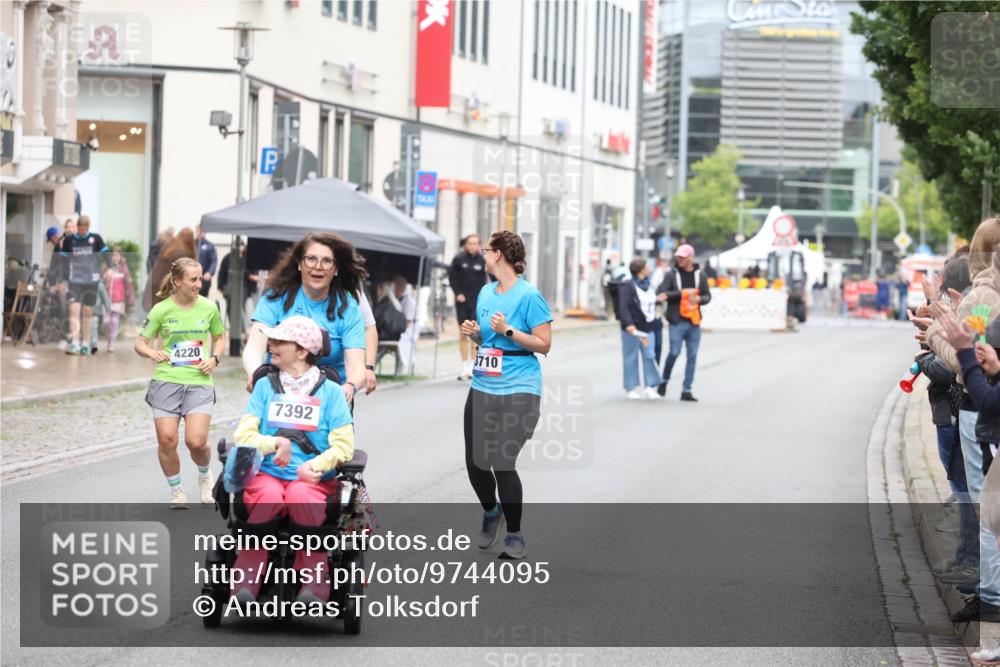 12.06.2026 - Holstenköstenlauf Andreas Tolksdorf http://msf.ph/oto/9744095 12.06.2026 17:10:47 Laufen 4220, 7392, 3710 meine-sportfotos.de