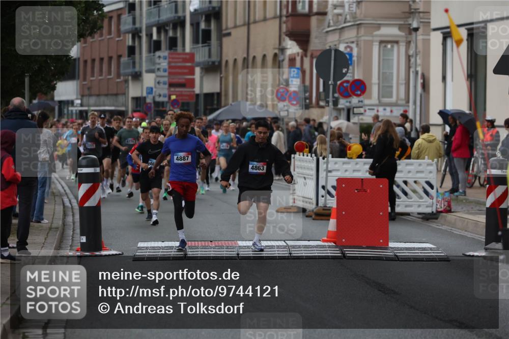 12.06.2026 - Holstenköstenlauf Andreas Tolksdorf http://msf.ph/oto/9744121 12.06.2026 17:33:12 Laufen 4774, 4887, 4863 meine-sportfotos.de