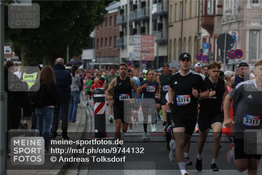 12.06.2026 - Holstenköstenlauf Andreas Tolksdorf http://msf.ph/oto/9744132 12.06.2026 17:33:20 Laufen 4892, 3241, 4611, 3314, 3311 meine-sportfotos.de