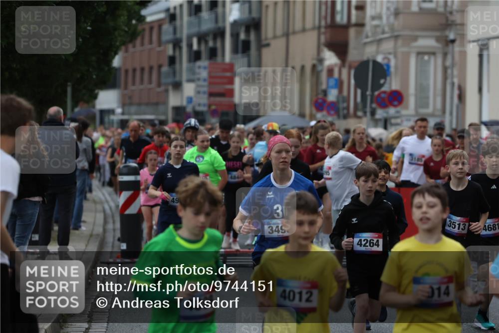 12.06.2026 - Holstenköstenlauf Andreas Tolksdorf http://msf.ph/oto/9744151 12.06.2026 17:33:33 Laufen 49, 484, 3, 349, 4898, 4012, 4264, 3513, 4681, 14 meine-sportfotos.de
