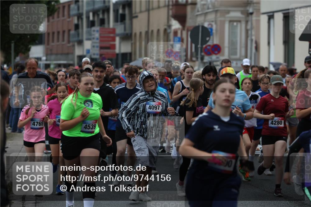 12.06.2026 - Holstenköstenlauf Andreas Tolksdorf http://msf.ph/oto/9744156 12.06.2026 17:33:36 Laufen 4765, 4539, 4097, 100, 4280 meine-sportfotos.de