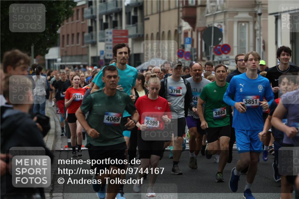 12.06.2026 - Holstenköstenlauf Andreas Tolksdorf http://msf.ph/oto/9744167 12.06.2026 17:33:49 Laufen 323, 4069, 4399, 3798, 5, 48, 3882, 3851 meine-sportfotos.de
