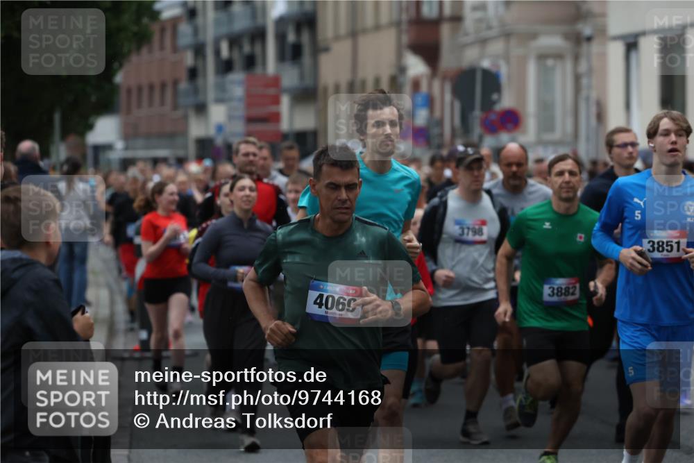 12.06.2026 - Holstenköstenlauf Andreas Tolksdorf http://msf.ph/oto/9744168 12.06.2026 17:33:50 Laufen 4069, 3798, 3882, 3851 meine-sportfotos.de