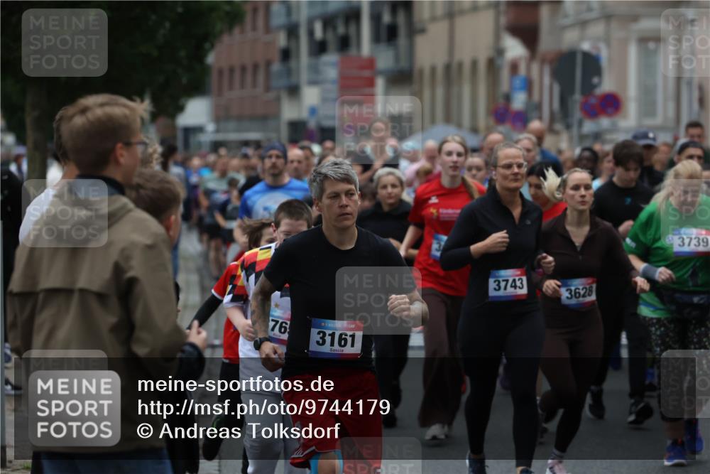 12.06.2026 - Holstenköstenlauf Andreas Tolksdorf http://msf.ph/oto/9744179 12.06.2026 17:33:57 Laufen 76, 3161, 3743, 3628, 3739 meine-sportfotos.de