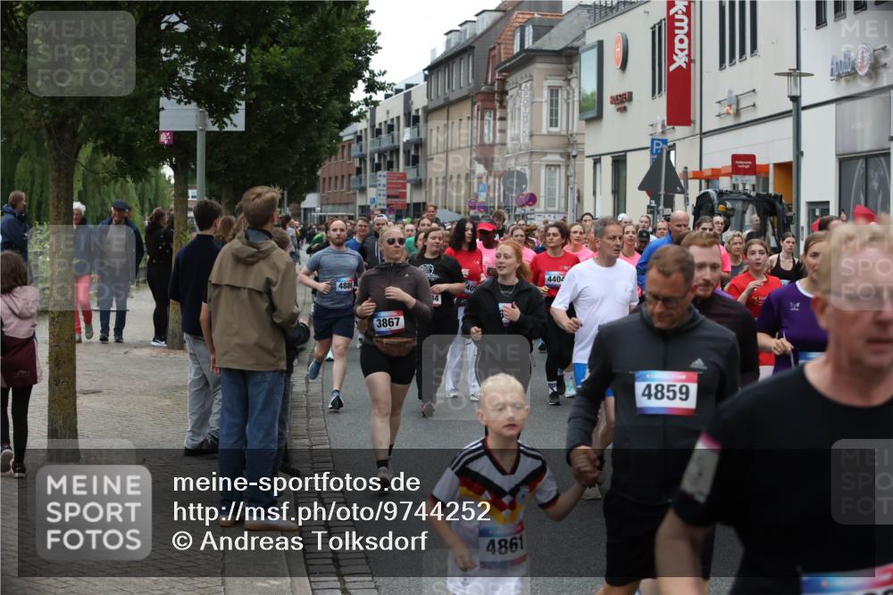 12.06.2026 - Holstenköstenlauf Andreas Tolksdorf http://msf.ph/oto/9744252 12.06.2026 17:34:46 Laufen 4886, 3867, 34, 405, 4861, 4404, 4859 meine-sportfotos.de