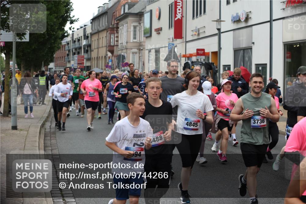12.06.2026 - Holstenköstenlauf Andreas Tolksdorf http://msf.ph/oto/9744266 12.06.2026 17:34:57 Laufen 413, 4342, 4697, 3, 2, 488, 4845, 94, 3736, 7, 46 meine-sportfotos.de