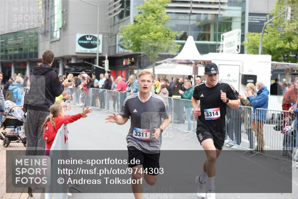 12.06.2026 - Holstenköstenlauf Andreas Tolksdorf http://msf.ph/oto/9744303 12.06.2026 17:50:07 Laufen 3311, 3314, 265 meine-sportfotos.de