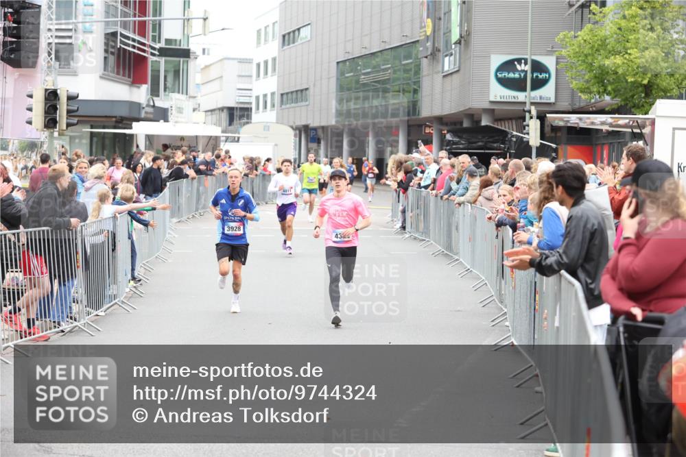 12.06.2026 - Holstenköstenlauf Andreas Tolksdorf http://msf.ph/oto/9744324 12.06.2026 17:50:53 Laufen 3928, 4811, 43 meine-sportfotos.de
