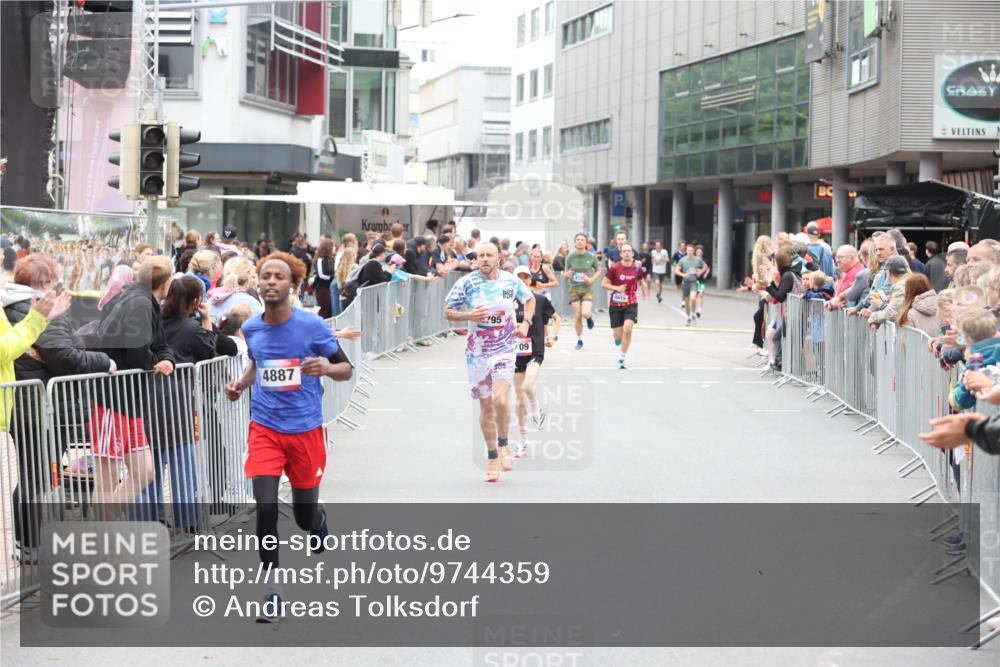 12.06.2026 - Holstenköstenlauf Andreas Tolksdorf http://msf.ph/oto/9744359 12.06.2026 17:51:37 Laufen 4887, 95, 09, 1819 meine-sportfotos.de