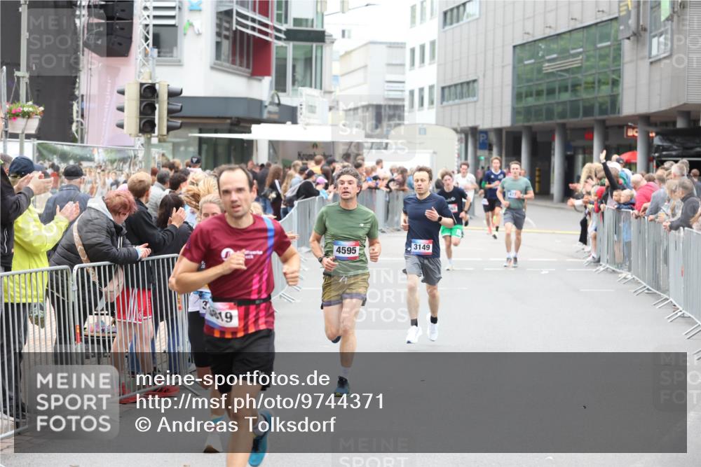 12.06.2026 - Holstenköstenlauf Andreas Tolksdorf http://msf.ph/oto/9744371 12.06.2026 17:51:44 Laufen 819, 4595, 3149 meine-sportfotos.de